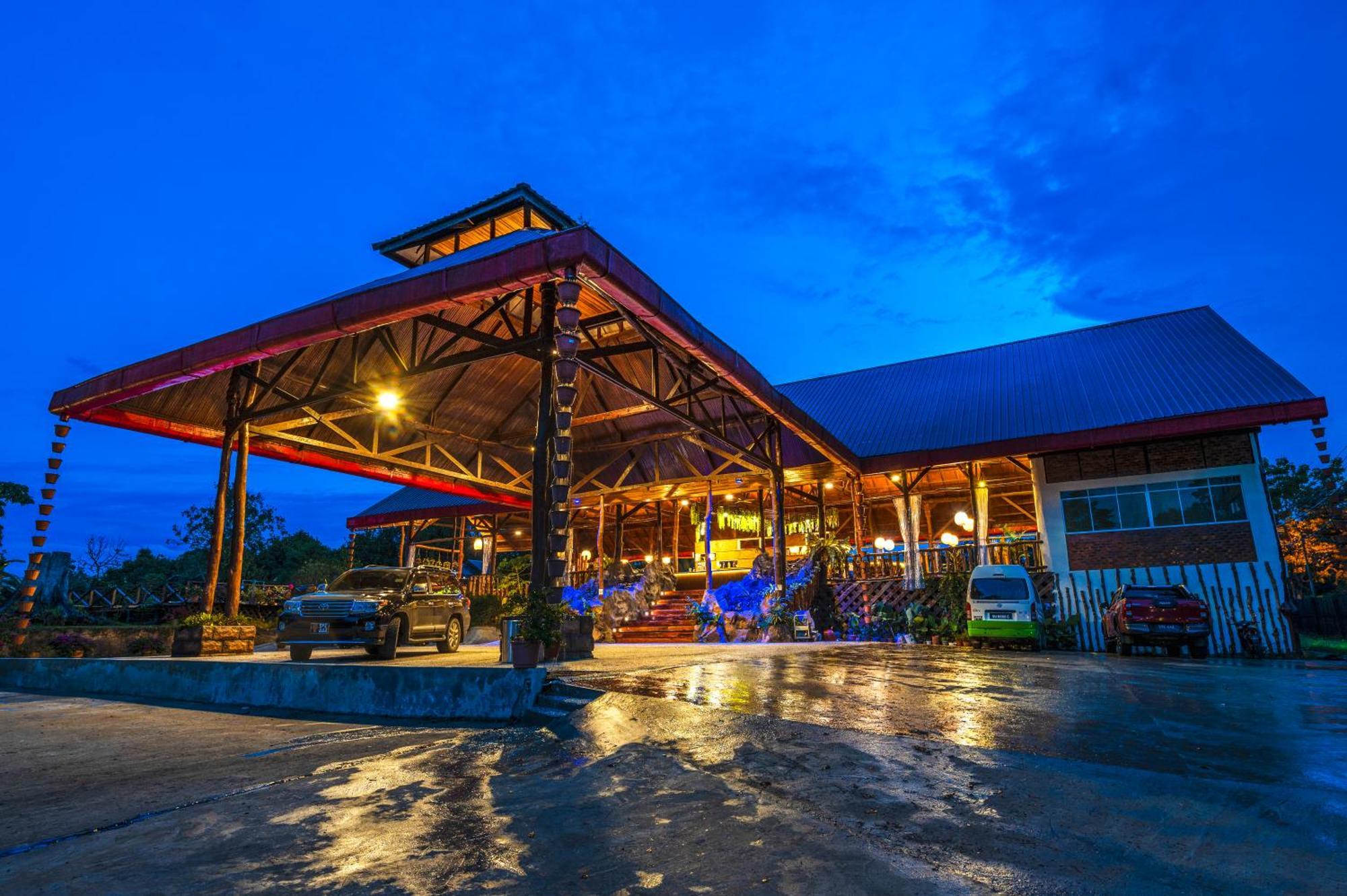 Borneo Rainforest Lodge *